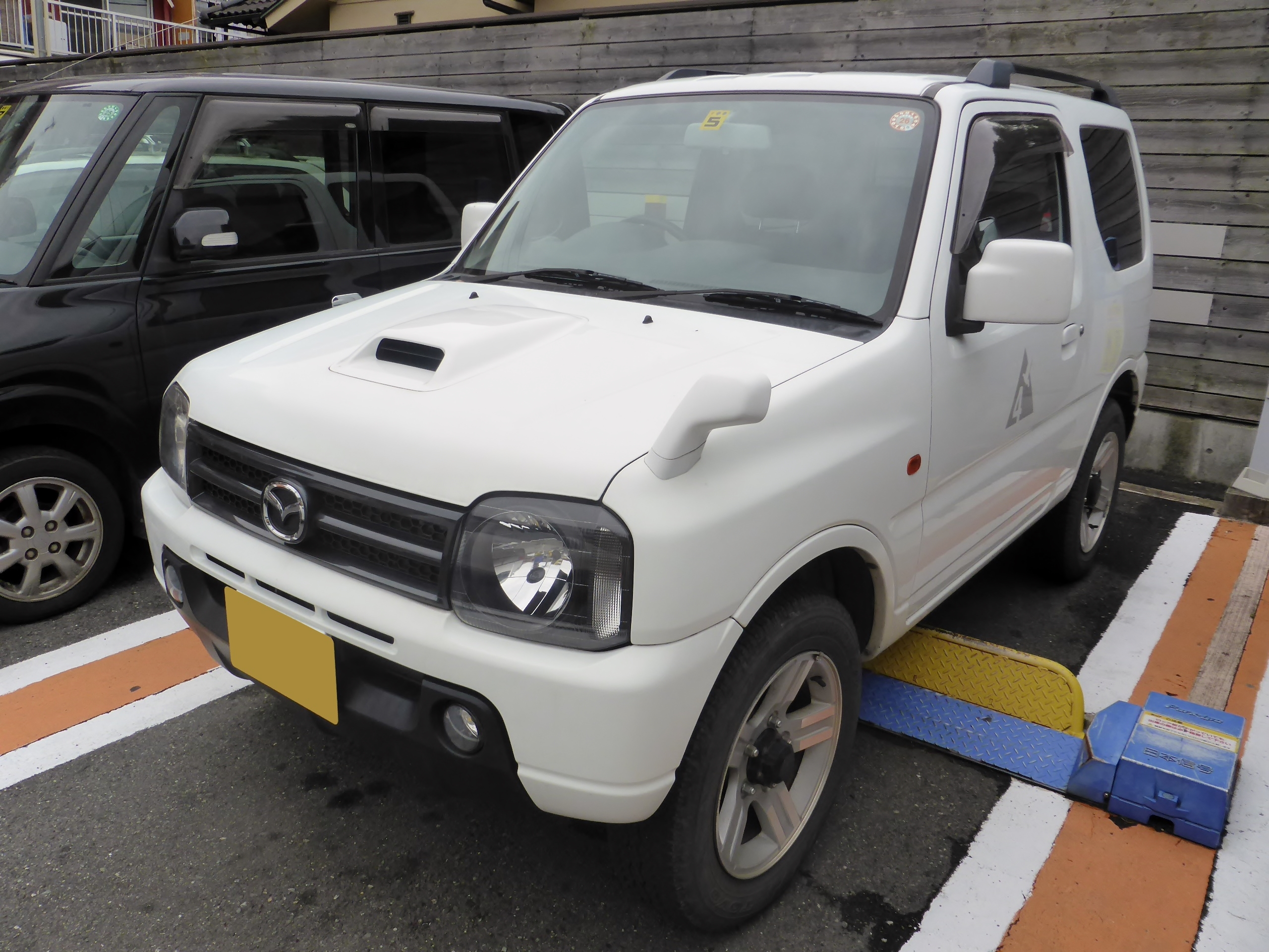 マツダ AZ-オフロード XC(初代・JM23W型)の外観