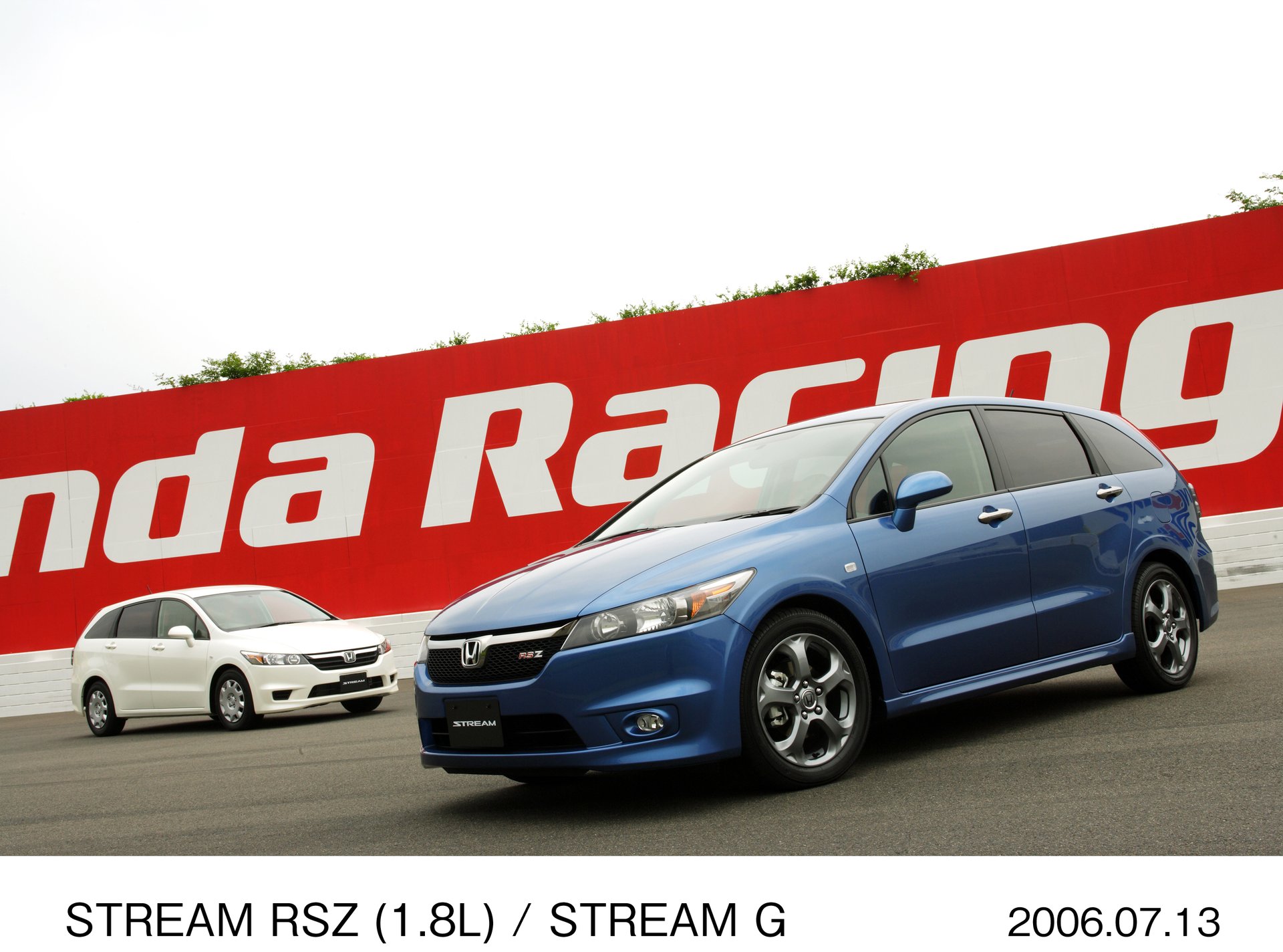 ホンダ ストリーム（2代目 RSZ/G）フロント3/4