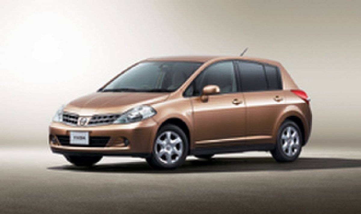 日産 ティーダ（初代 C11）の外観
