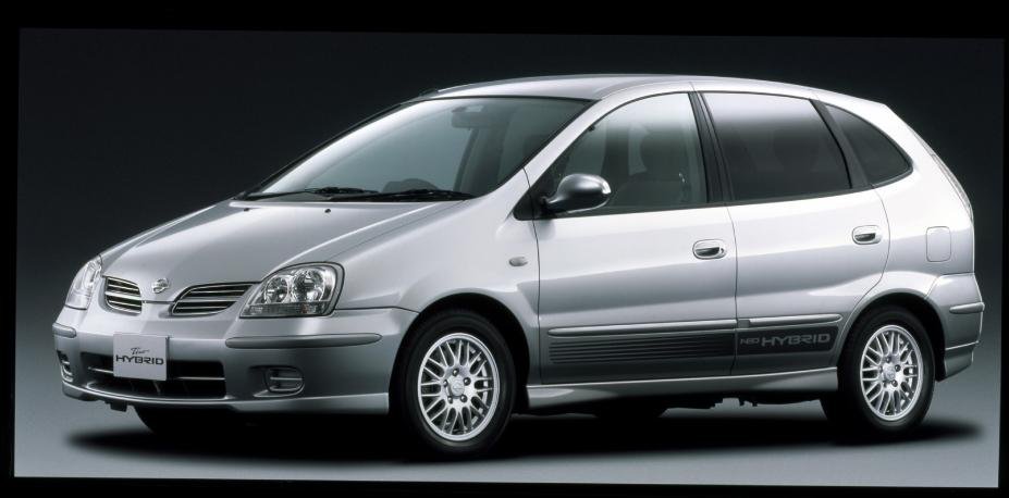 日産 ティーノ（初代・V10型）の外観