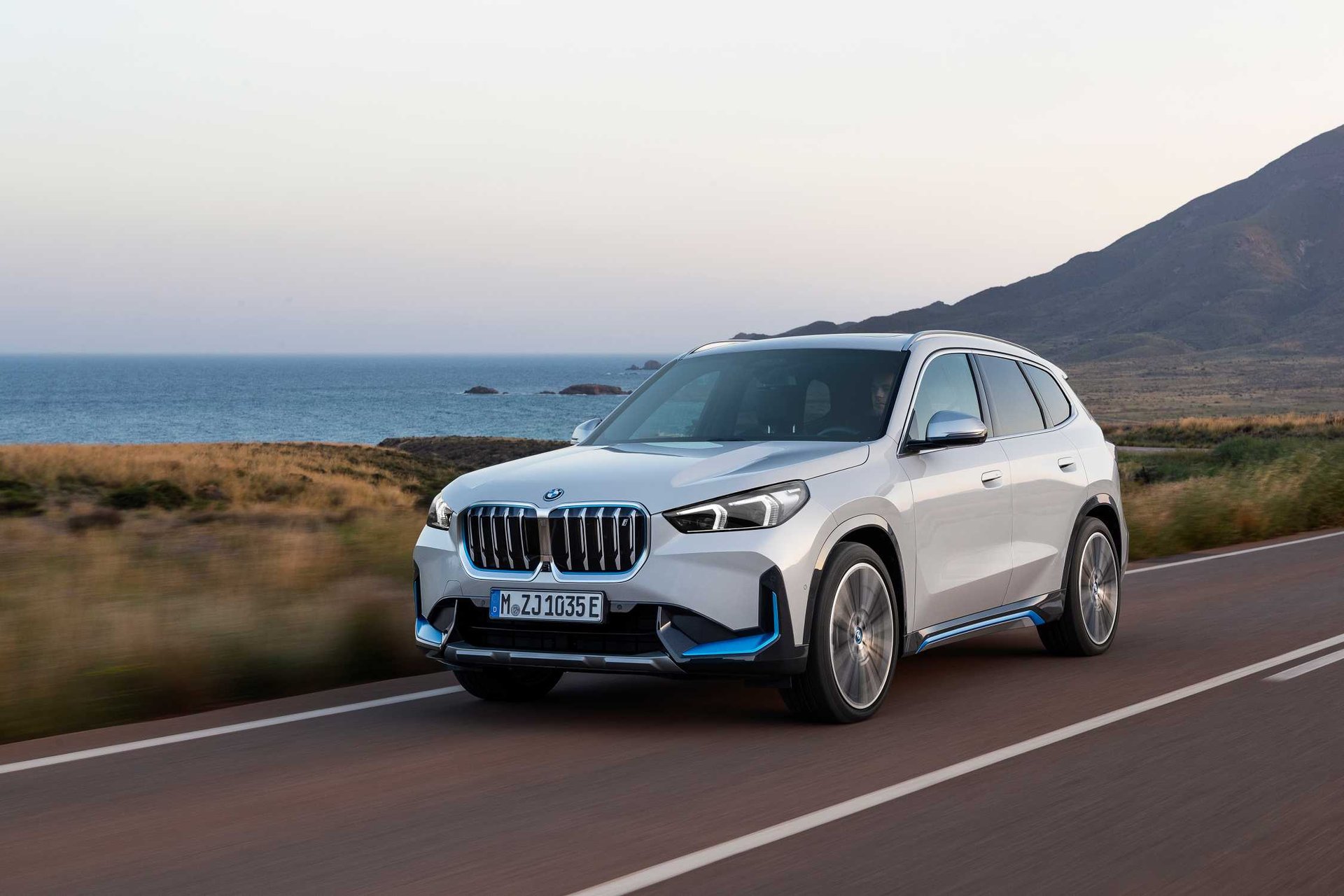 BMW iX1（初代）の外観
