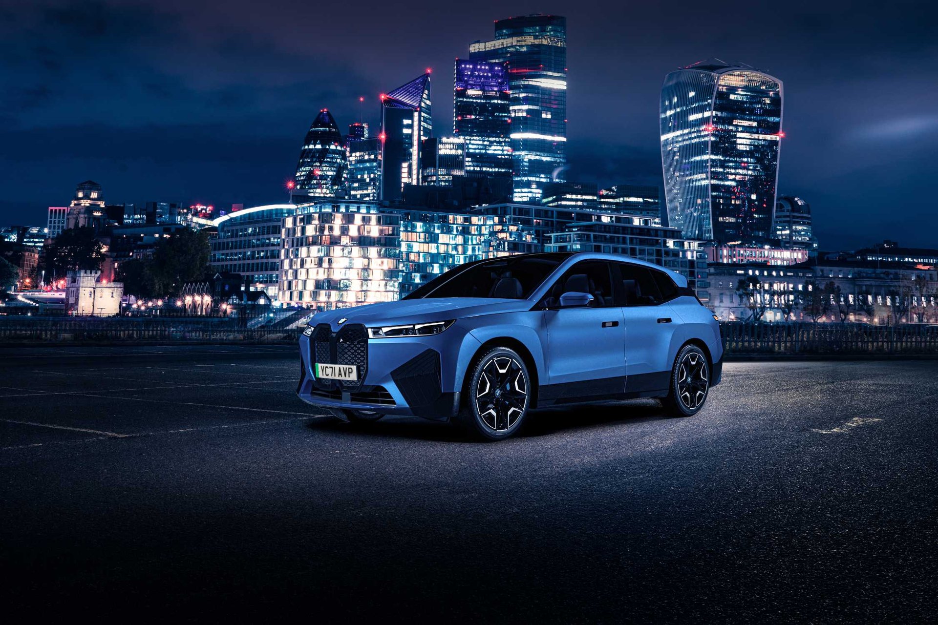 BMW iX（初代）の外観