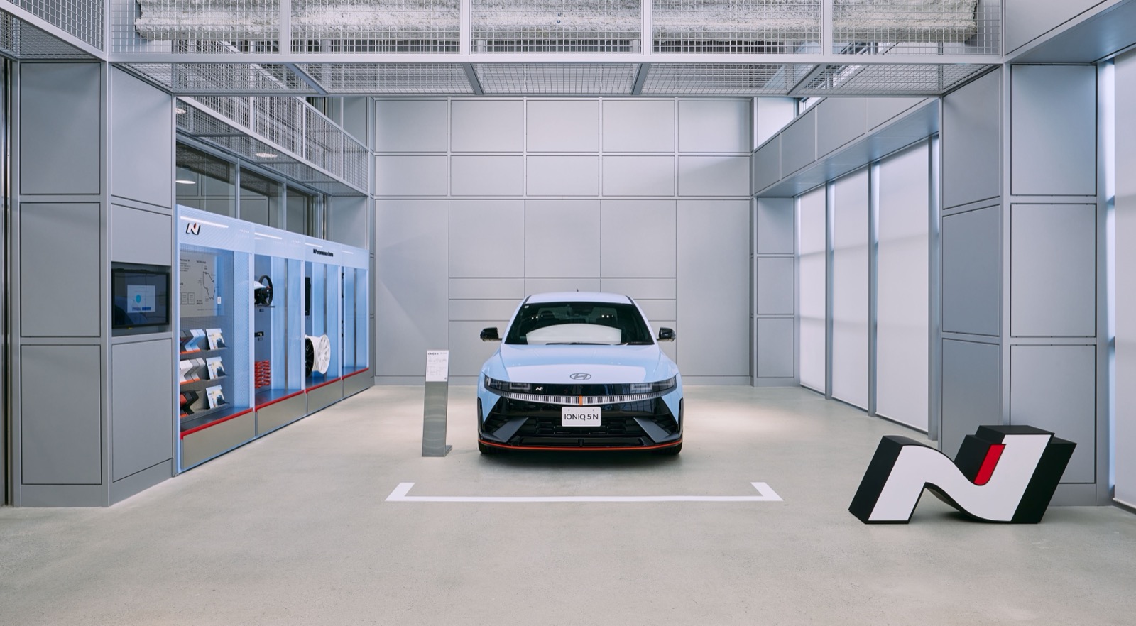 ヒョンデ IONIQ 5 Nのフロントビュー