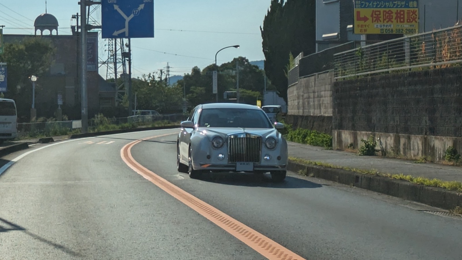 光岡自動車 ガリュー（4代目・日産ティアナL33型ベース）のフロントビュー