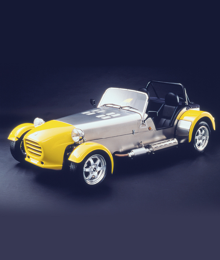 光岡自動車 ゼロワンのフロントビュー