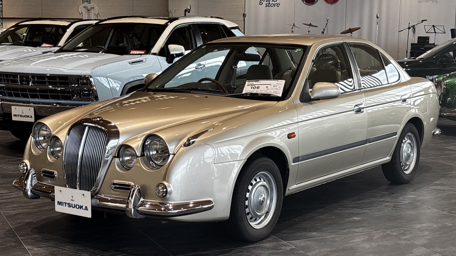光岡自動車 リョーガ（2代目・日産サニーB15型ベース）のフロントビュー