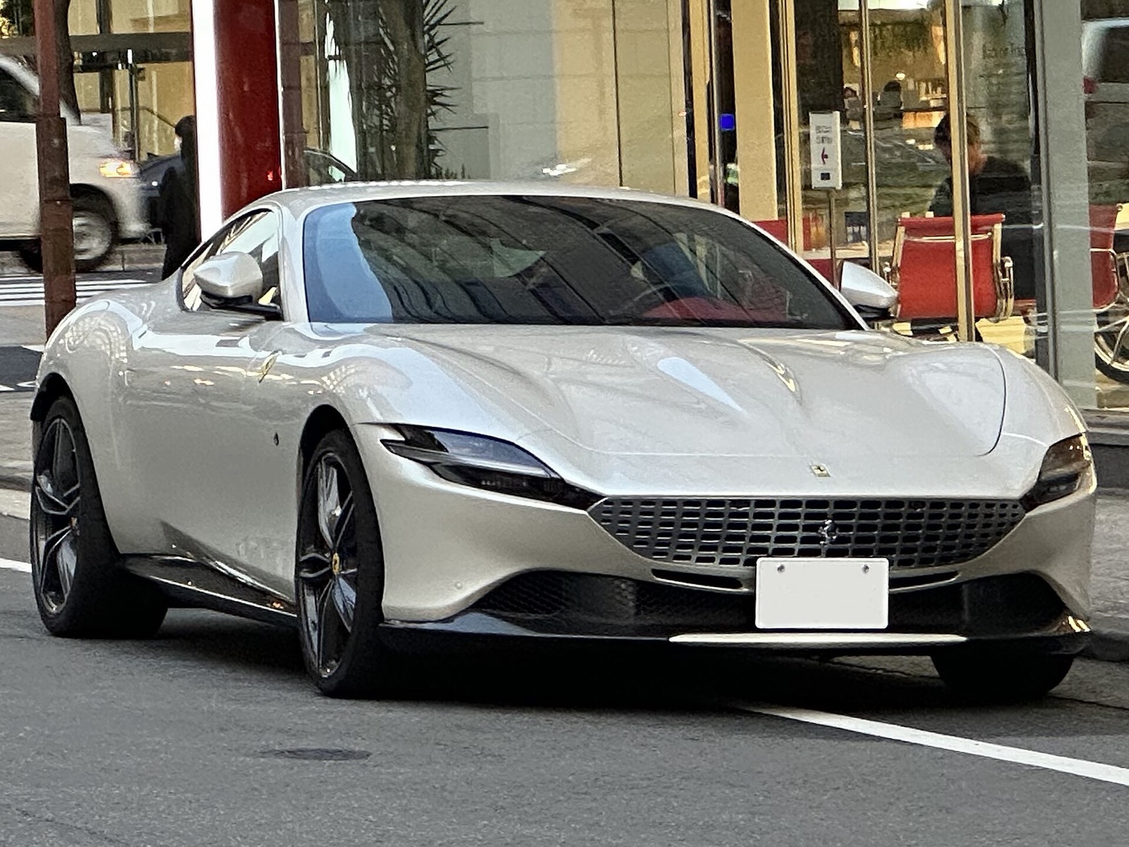 フェラーリ ローマのフロントビュー