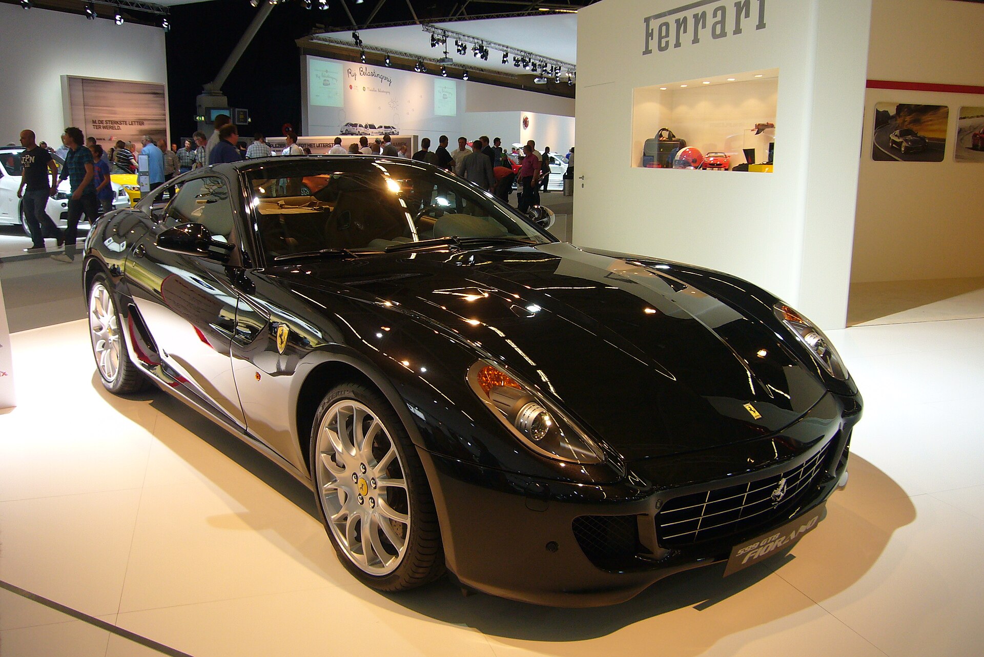 フェラーリ 599GTBフィオラノのフロントビュー
