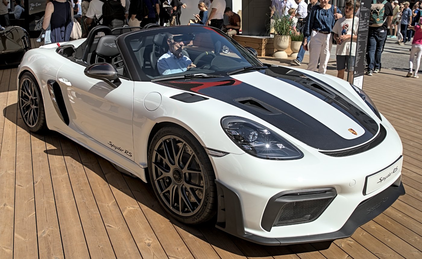 ポルシェ 718 スパイダーRS(982型)のフロントビュー