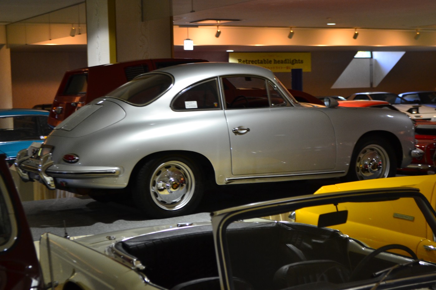 ポルシェ 356B(後期型)のリアビュー、ミュージアム展示車