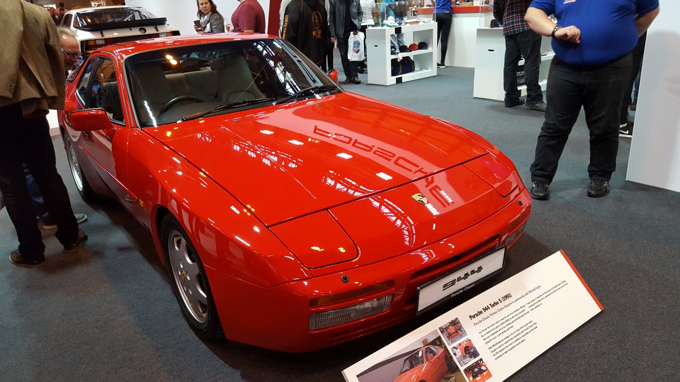 ポルシェ 944ターボS(1991年)のフロントビュー