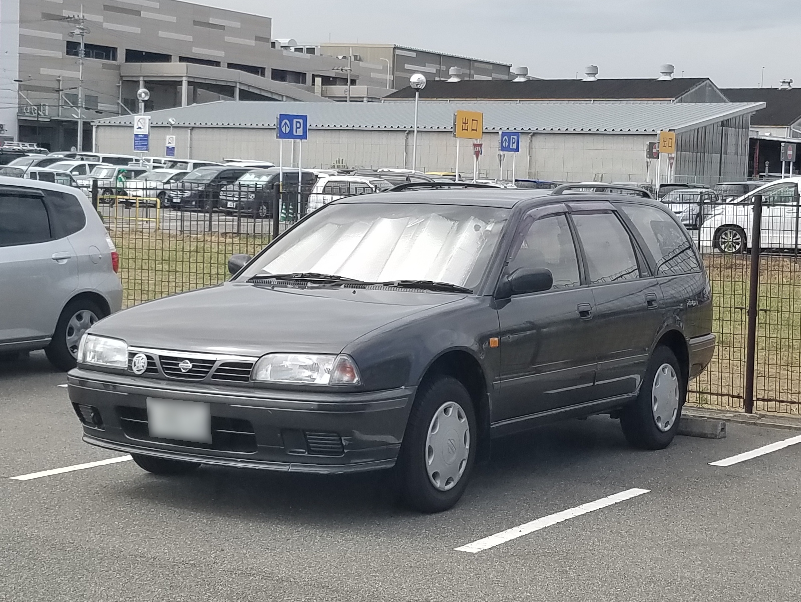 日産 アベニール（初代(W10型)）の外観