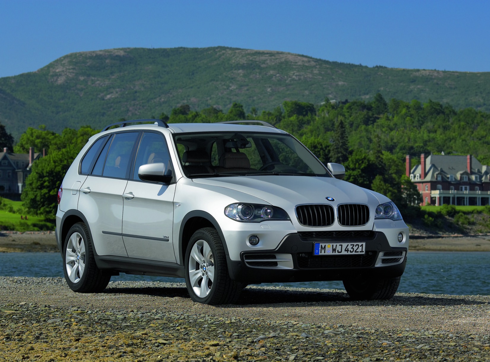 BMW X5（2代目・E70型）の外観、フロント3/4アングル