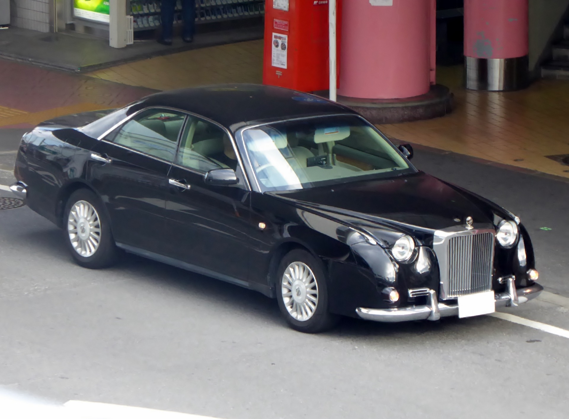 光岡自動車 ガリュー（2代目・Y34型ベース）の外観