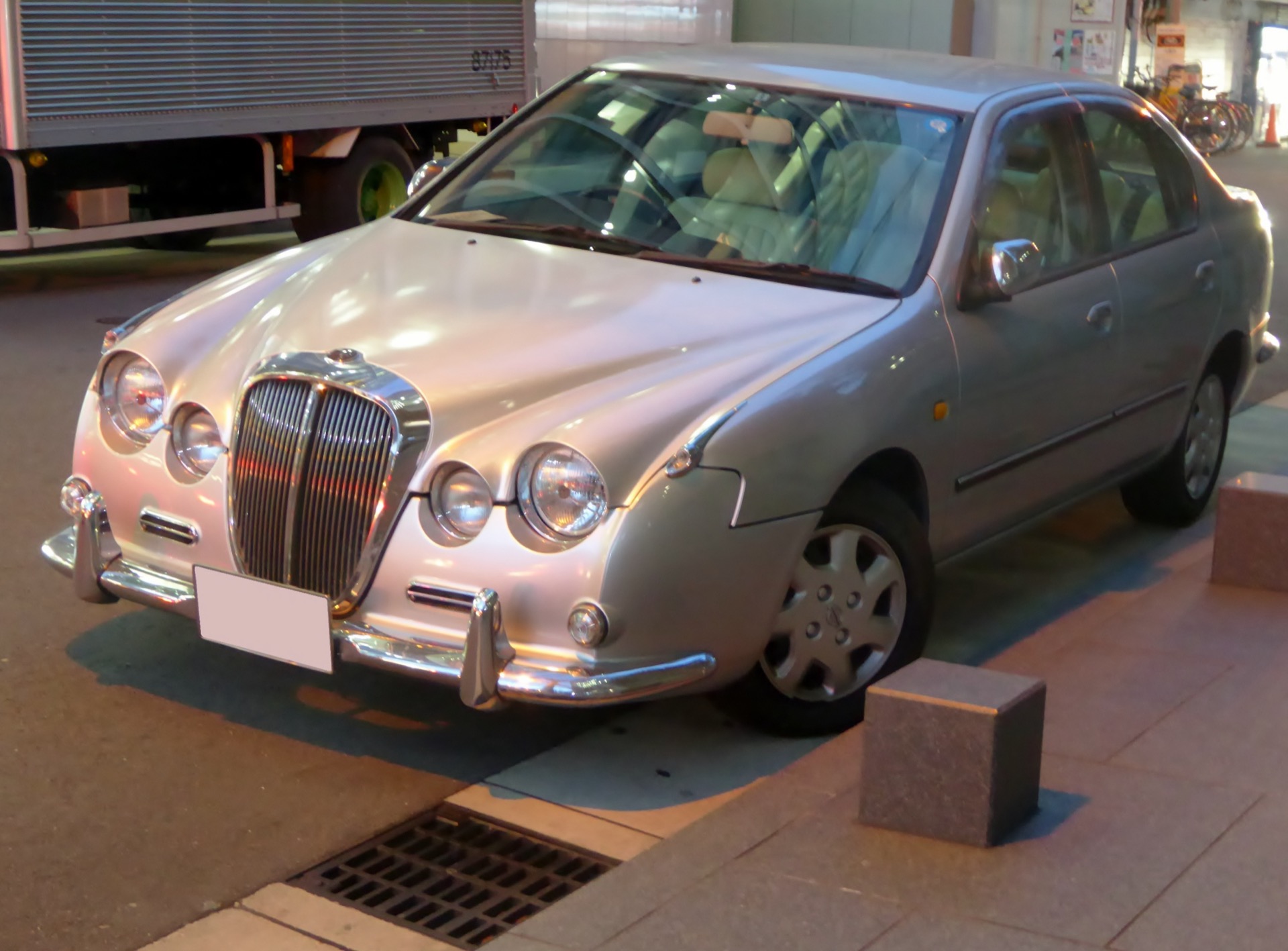 光岡自動車 リョーガ（初代・P11型プリメーラベース）の外観
