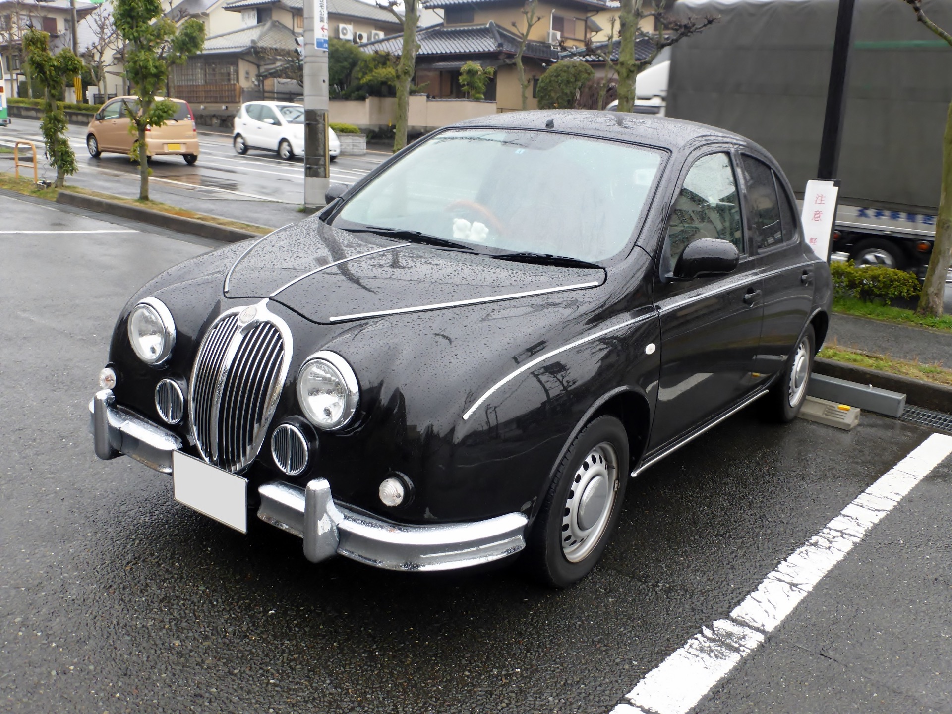 光岡自動車 ビュート（2代目・K12型マーチベース）の外観